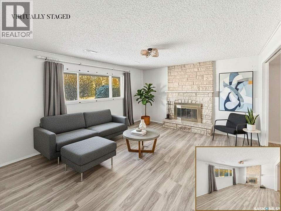 264 Hayes Drive, Swift Current, SK - Indoor Photo Showing Living Room With Fireplace
