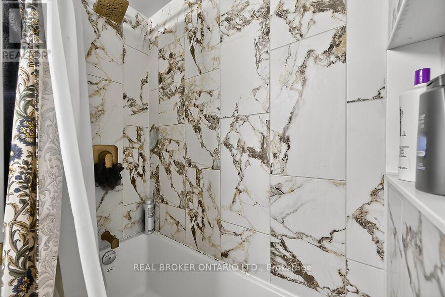 58 East Bend Avenue N, Hamilton, ON - Indoor Photo Showing Bathroom