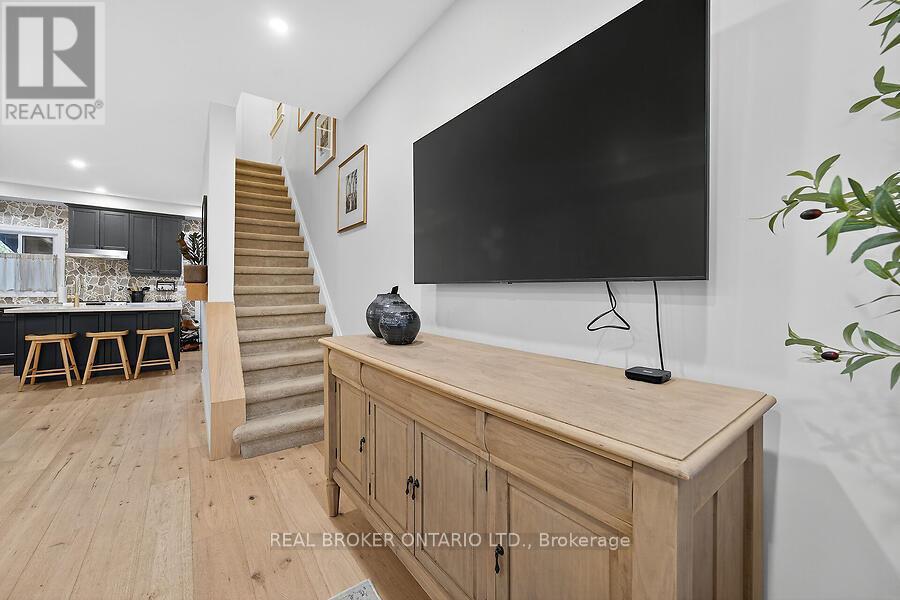 58 East Bend Avenue N, Hamilton, ON - Indoor