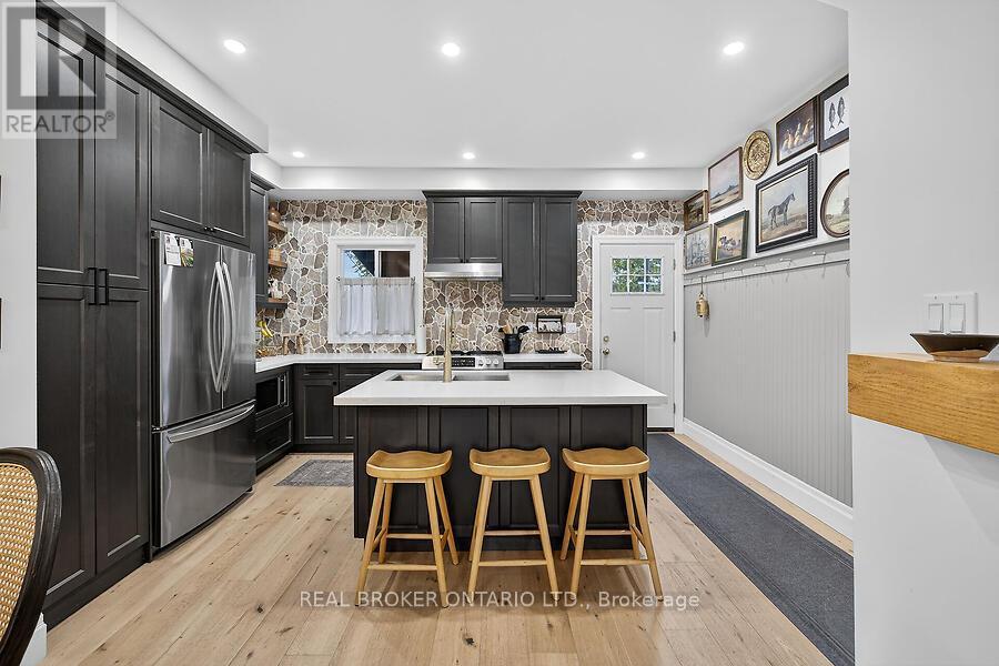 58 East Bend Avenue N, Hamilton, ON - Indoor Photo Showing Kitchen With Upgraded Kitchen