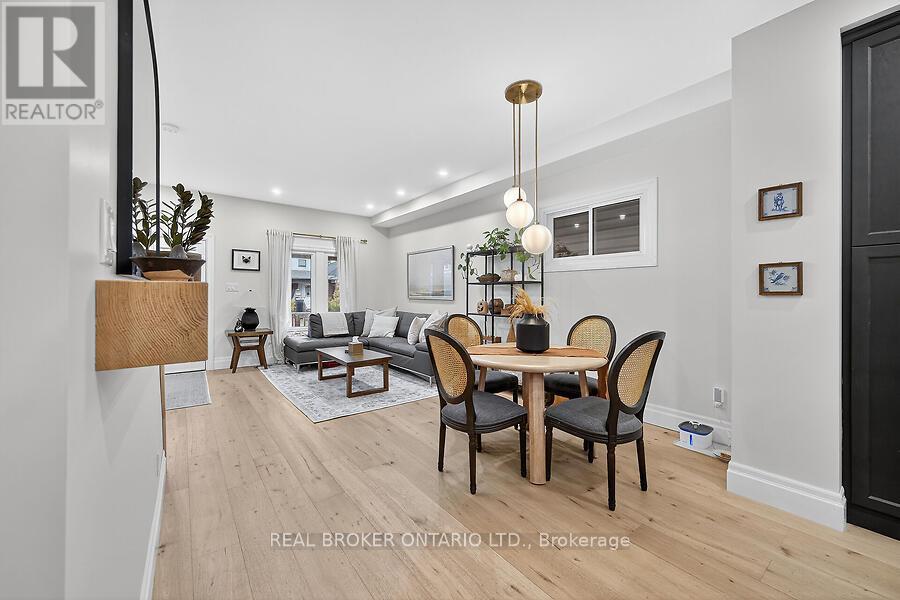 58 East Bend Avenue N, Hamilton, ON - Indoor Photo Showing Dining Room