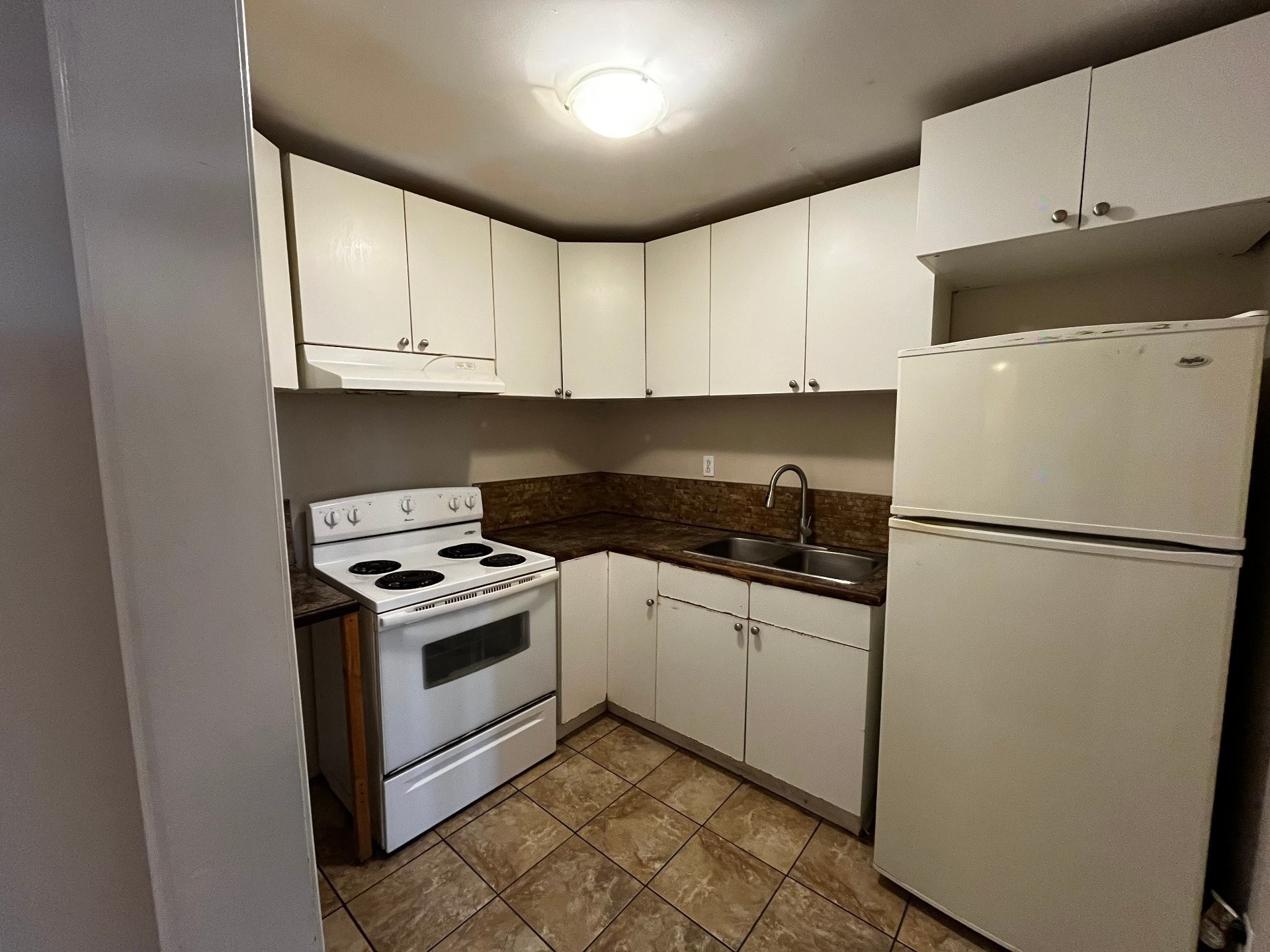 Kitchen - 2-2795 Place De Darlington, Montréal (Côte-Des-Neiges/Notre-Dame-De-Grâce), QC - Indoor Photo Showing Kitchen With Double Sink