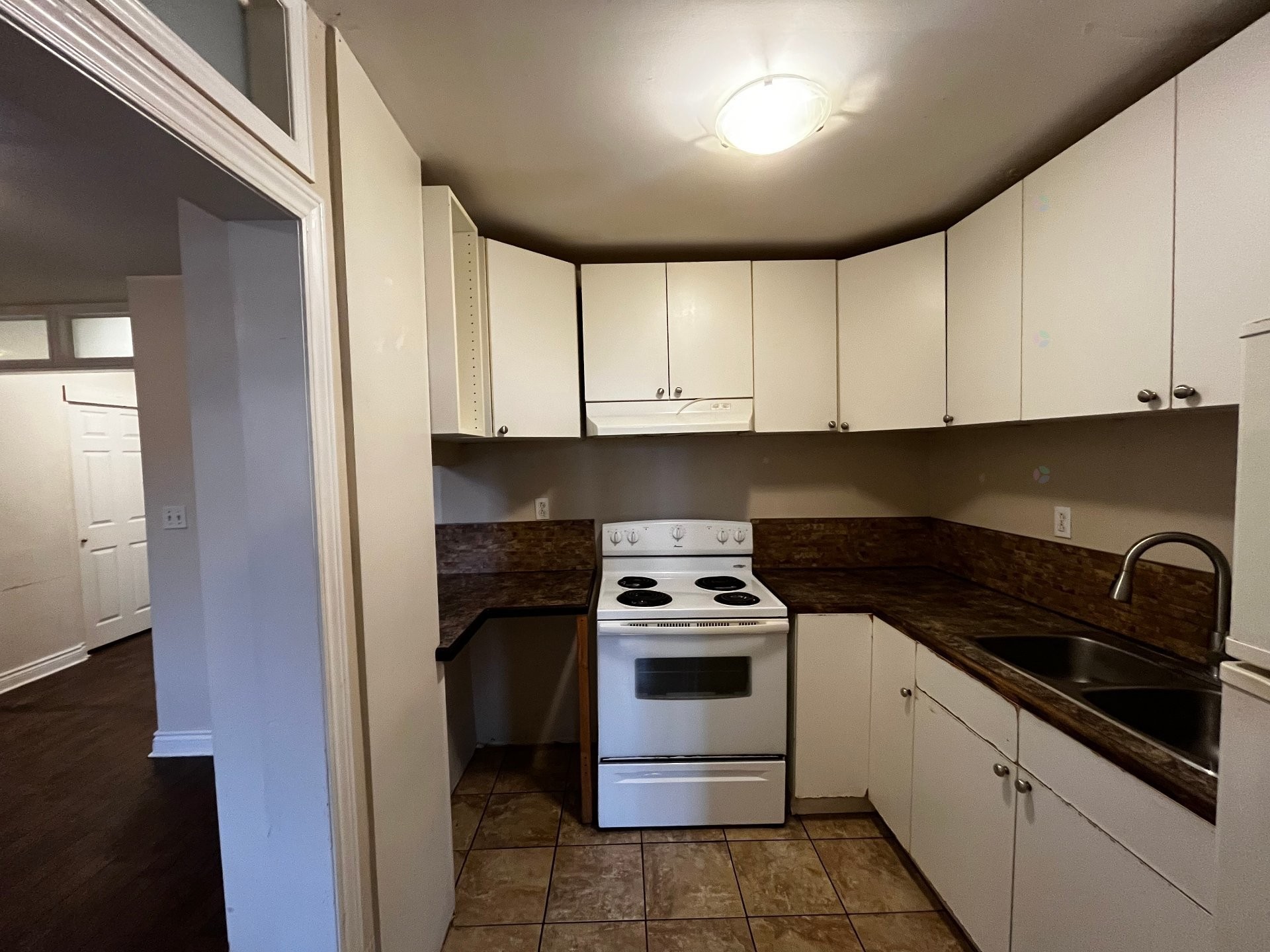 Kitchen - 2-2795 Place De Darlington, Montréal (Côte-Des-Neiges/Notre-Dame-De-Grâce), QC - Indoor Photo Showing Kitchen With Double Sink