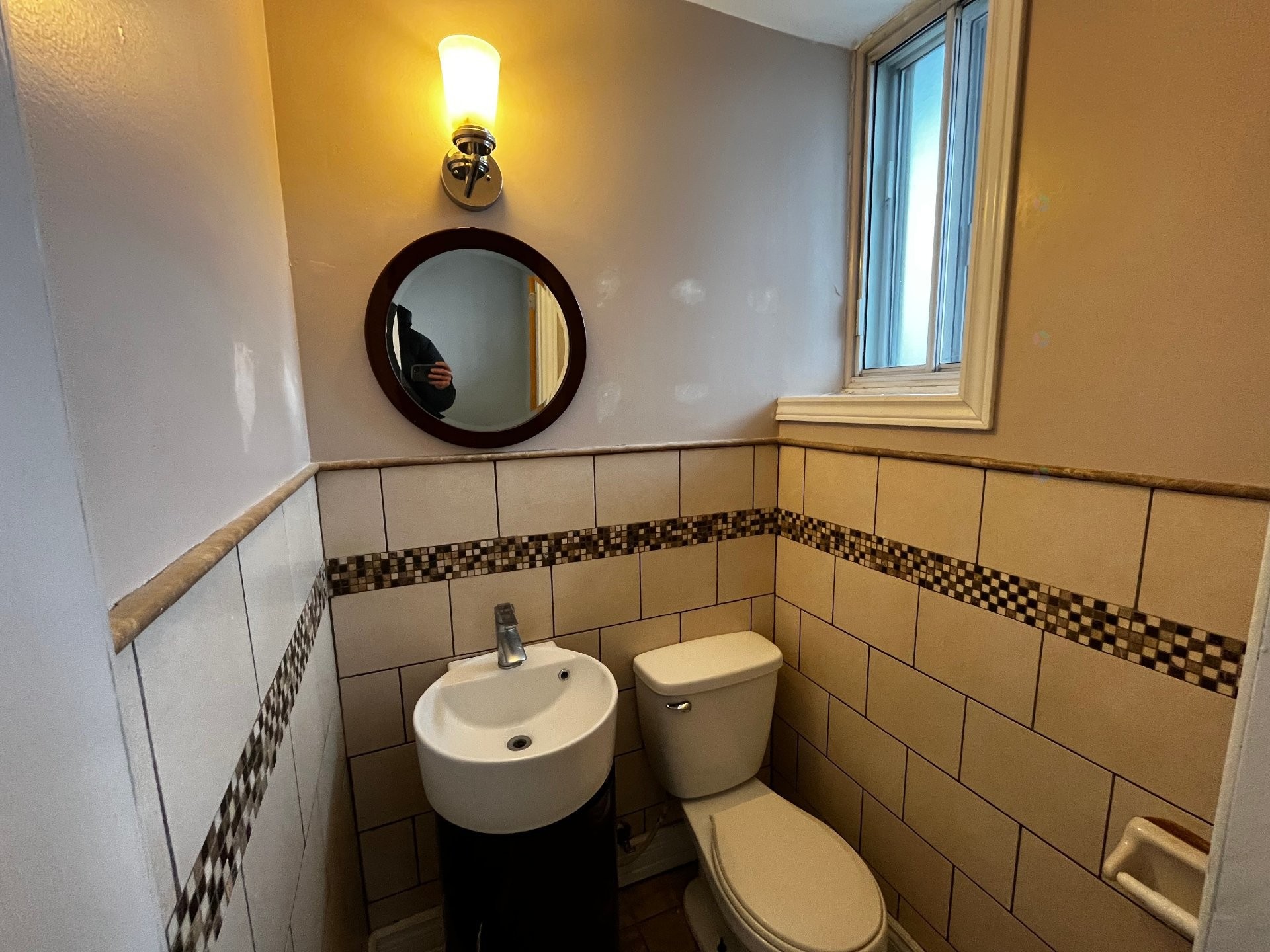 Powder room - 2-2795 Place De Darlington, Montréal (Côte-Des-Neiges/Notre-Dame-De-Grâce), QC - Indoor Photo Showing Bathroom