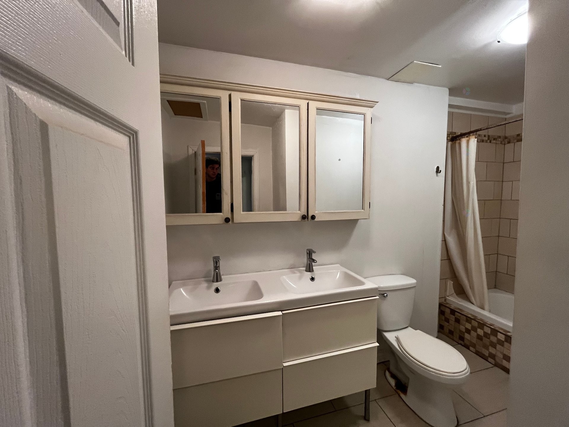 Bathroom - 2-2795 Place De Darlington, Montréal (Côte-Des-Neiges/Notre-Dame-De-Grâce), QC - Indoor Photo Showing Bathroom