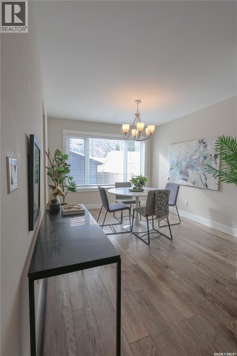 304 3Rd Street E, Saskatoon, SK - Indoor Photo Showing Living Room
