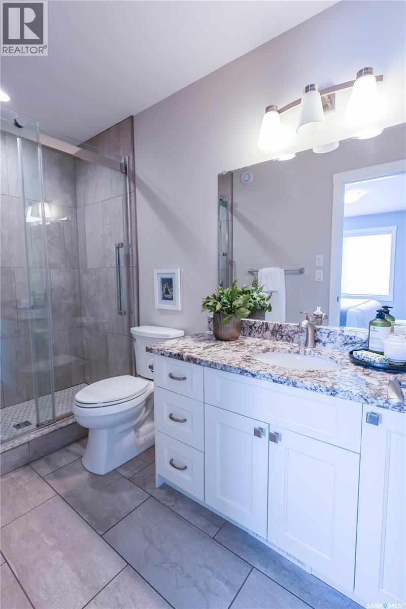 304 3Rd Street E, Saskatoon, SK - Indoor Photo Showing Bathroom