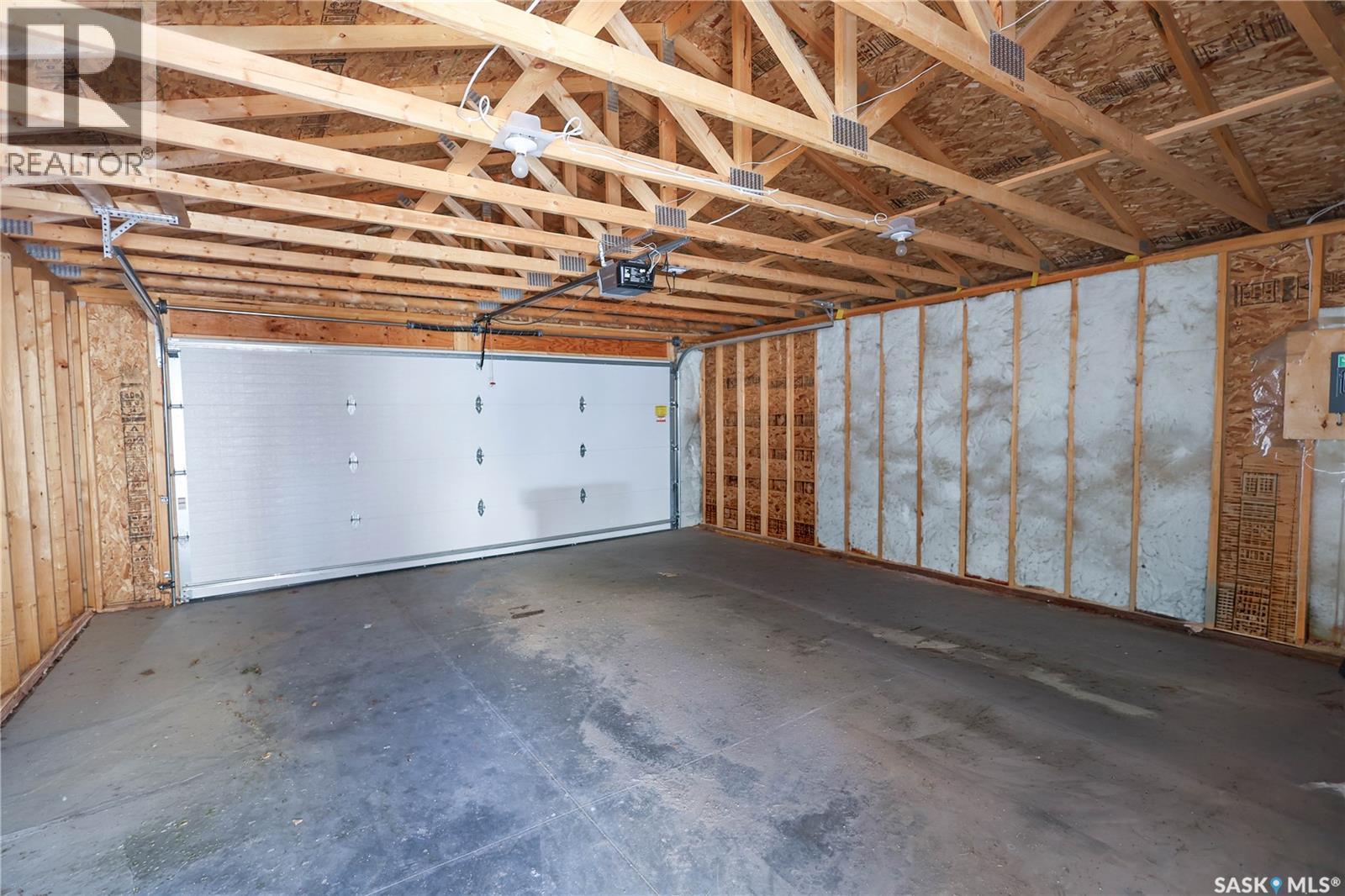 304 3Rd Street E, Saskatoon, SK - Indoor Photo Showing Garage
