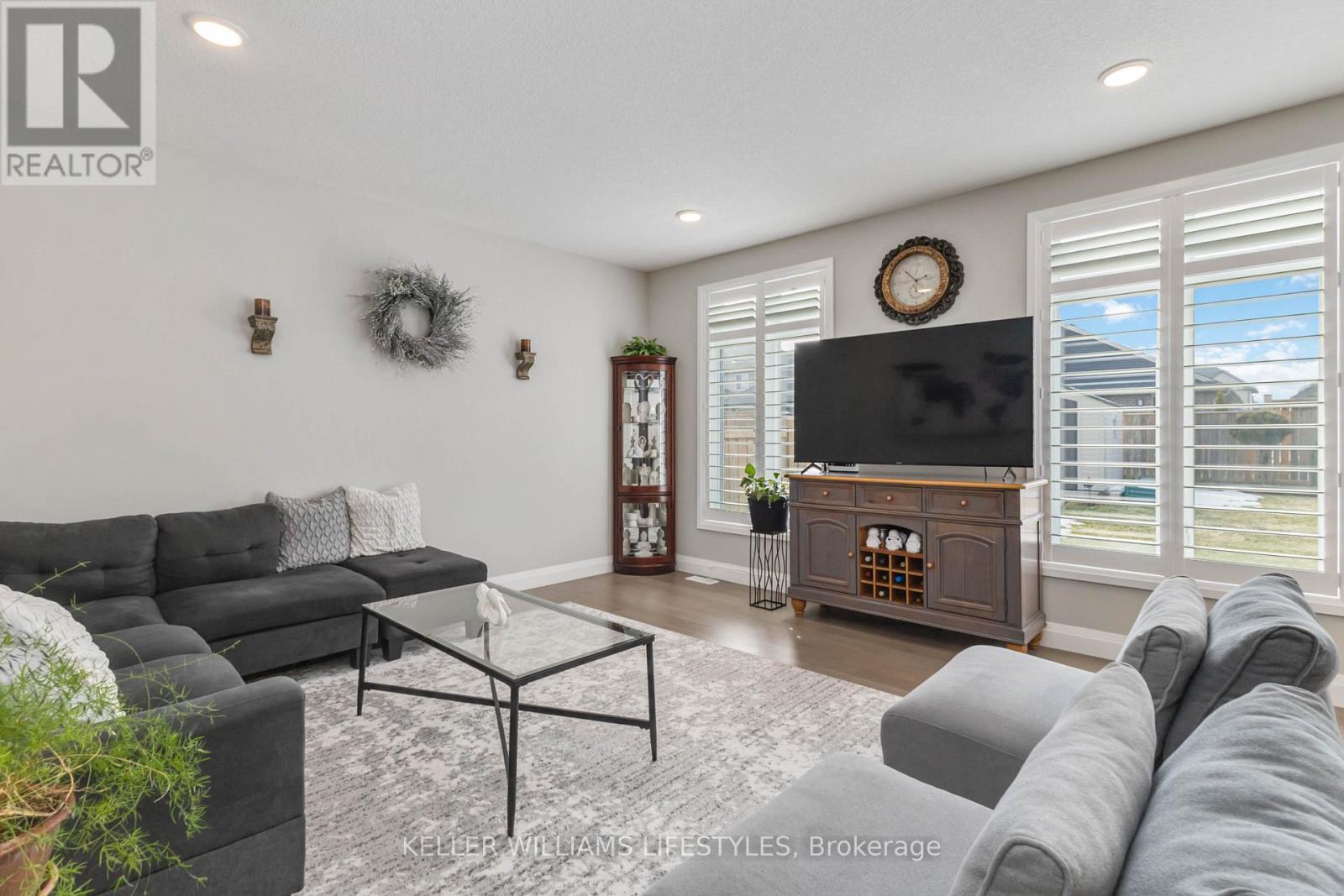 26 Ambrosia Path, St. Thomas, ON - Indoor Photo Showing Living Room
