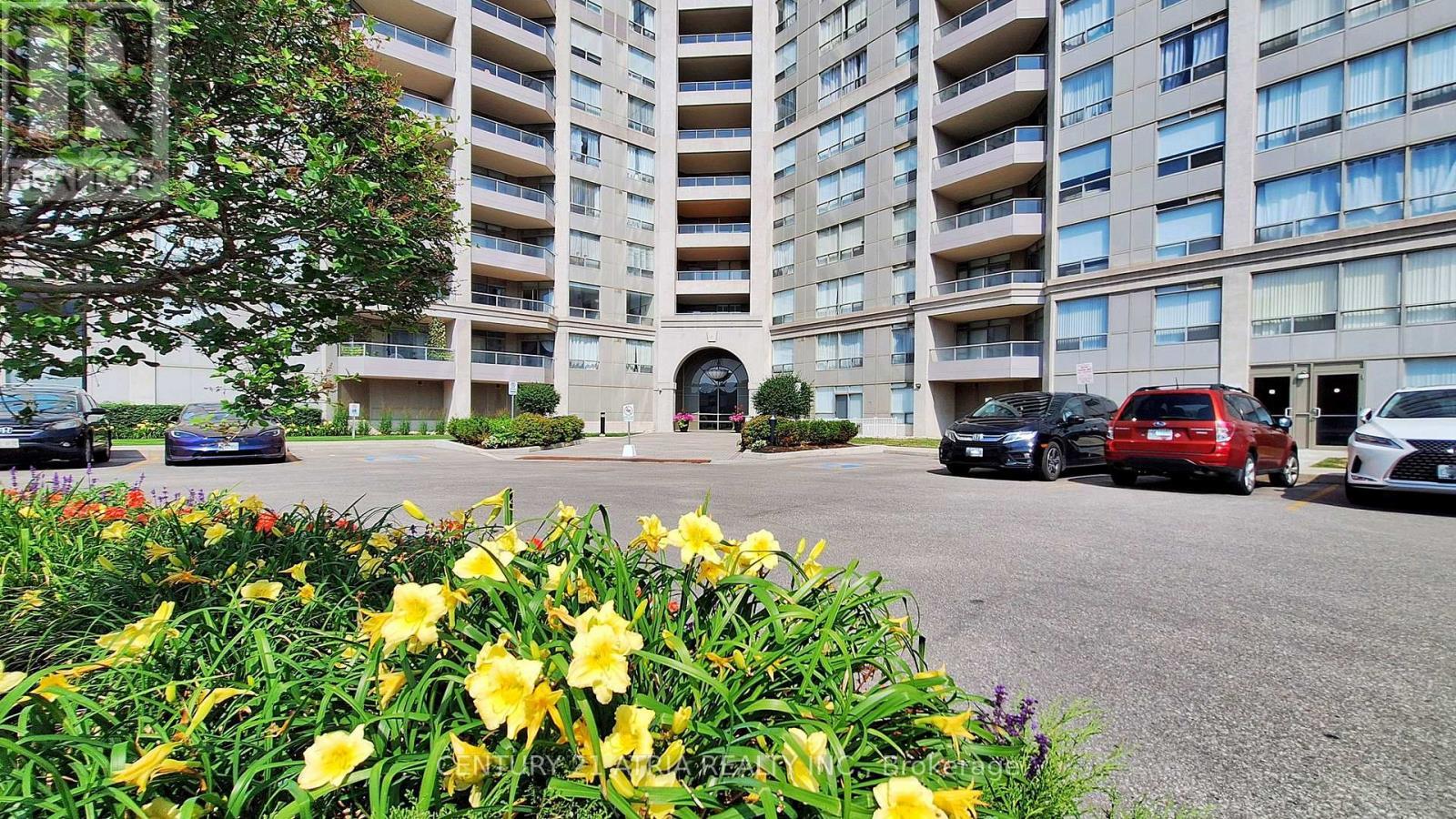 719 - 9015 Leslie Street, Richmond Hill, ON - Outdoor With Facade