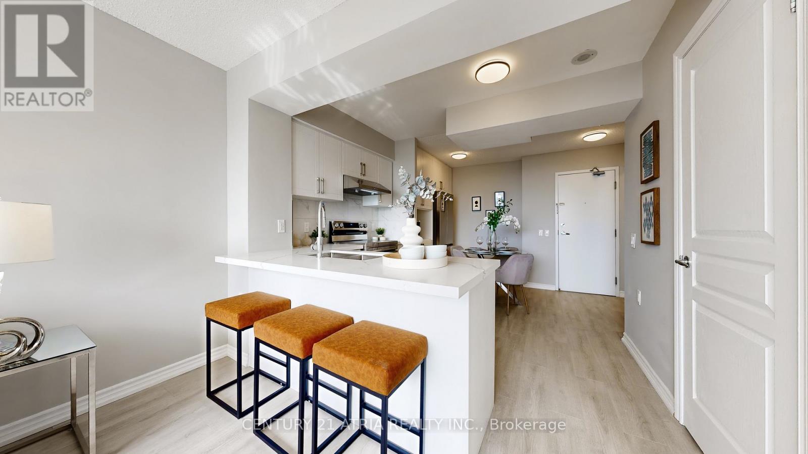 719 - 9015 Leslie Street, Richmond Hill, ON - Indoor