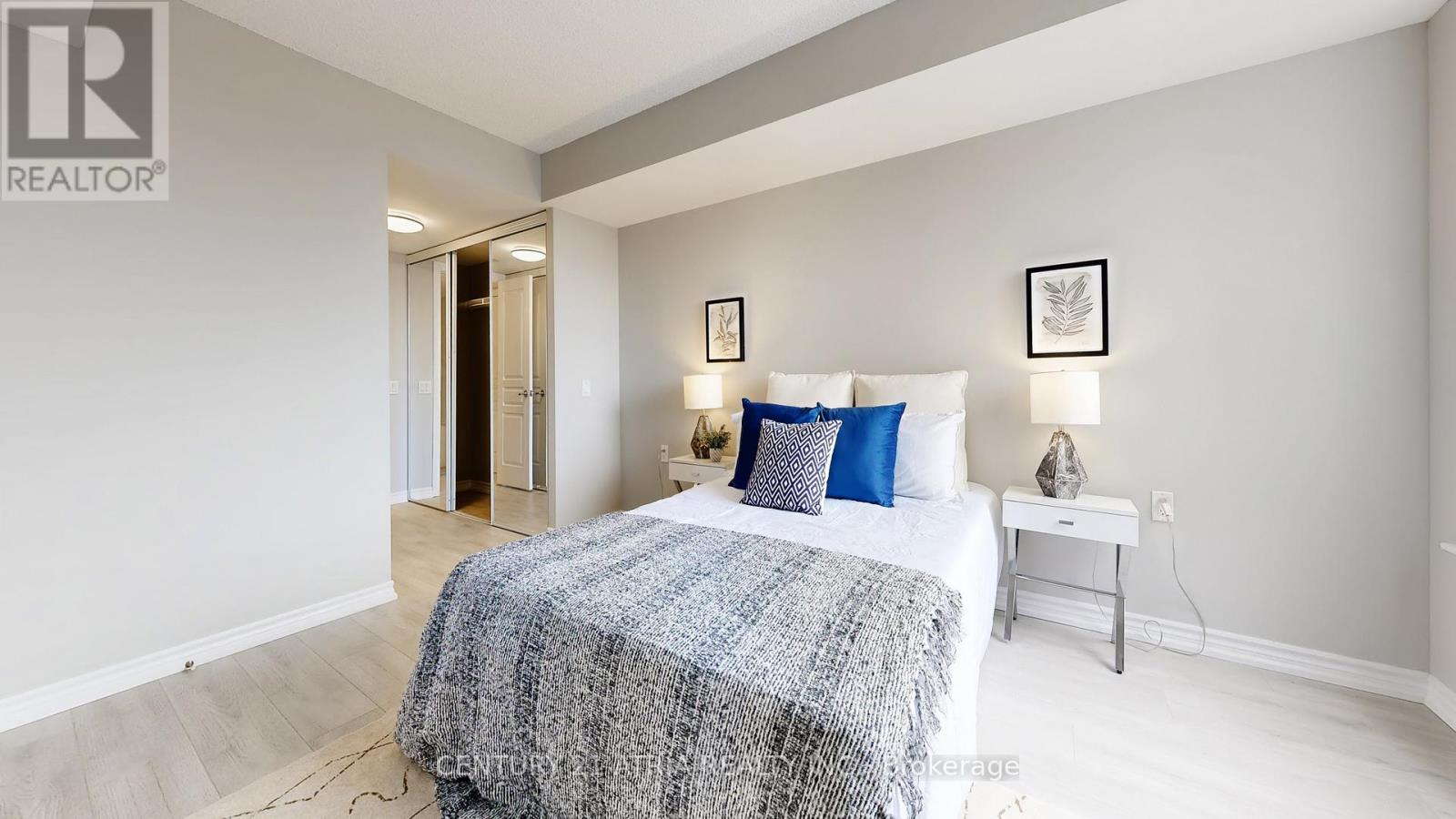 719 - 9015 Leslie Street, Richmond Hill, ON - Indoor Photo Showing Bedroom