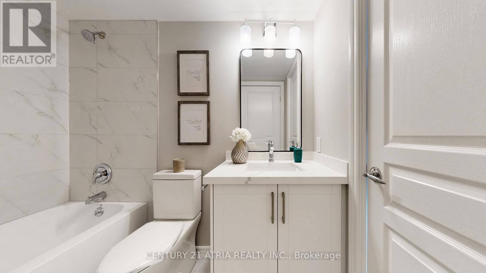 719 - 9015 Leslie Street, Richmond Hill, ON - Indoor Photo Showing Bathroom