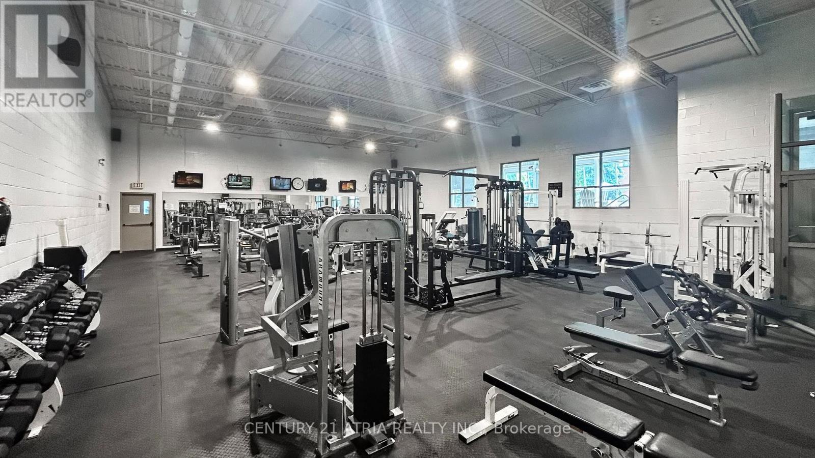 719 - 9015 Leslie Street, Richmond Hill, ON - Indoor Photo Showing Gym Room