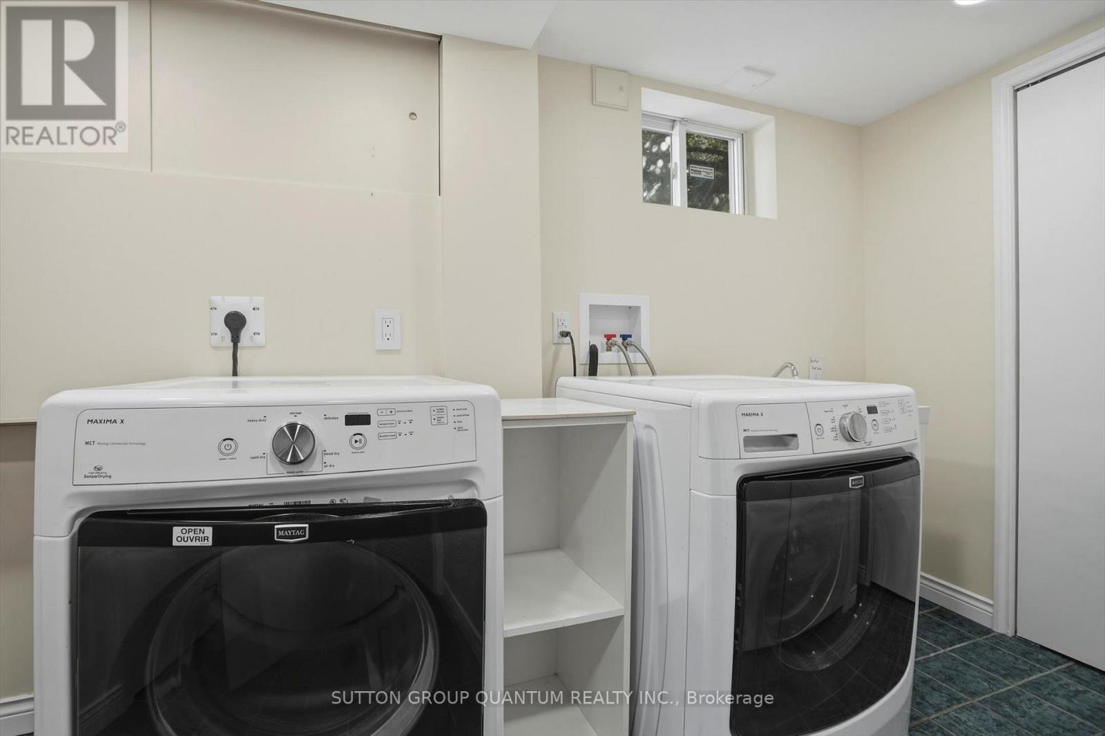 1814 Barsuda Drive, Mississauga, ON - Indoor Photo Showing Laundry Room