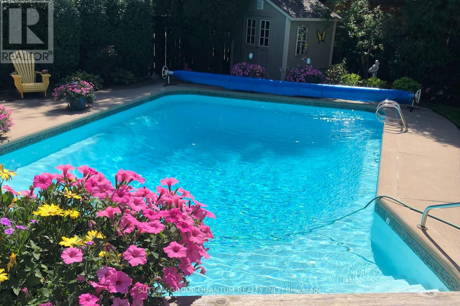 1814 Barsuda Drive, Mississauga, ON - Outdoor With In Ground Pool With Backyard