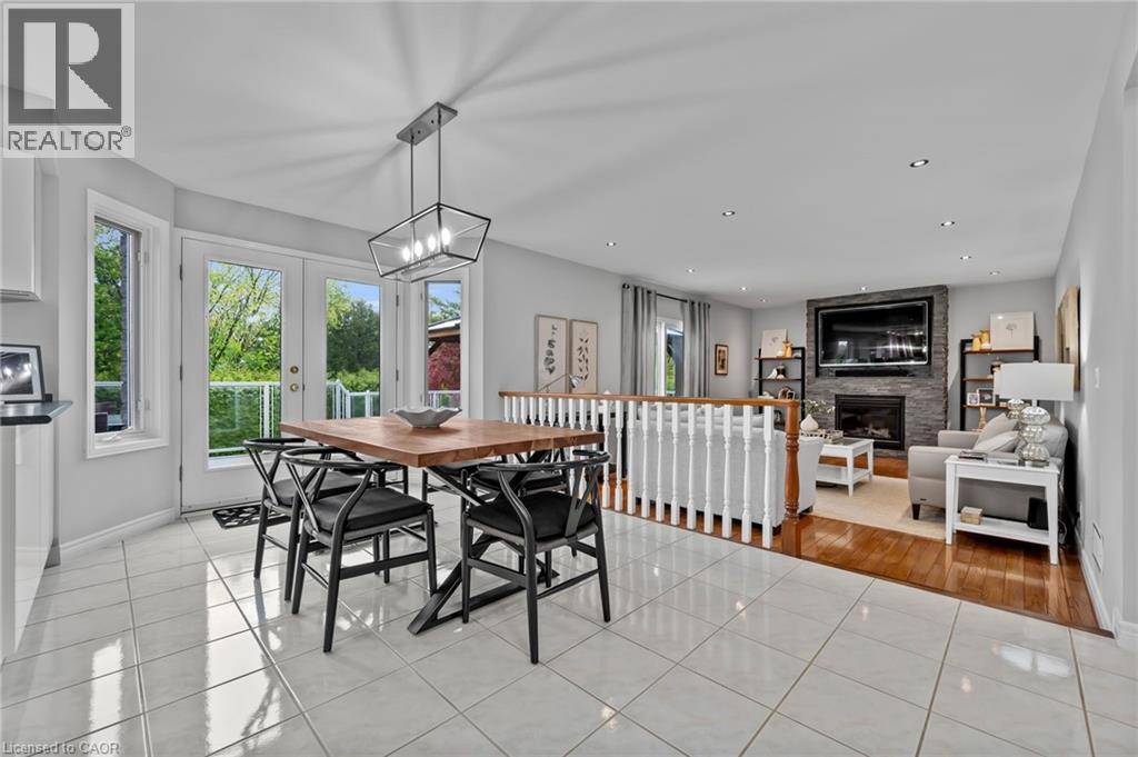 1 Brown Avenue, Cambridge, ON - Indoor Photo Showing Dining Room