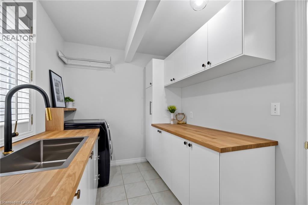 1 Brown Avenue, Cambridge, ON - Indoor Photo Showing Kitchen With Double Sink