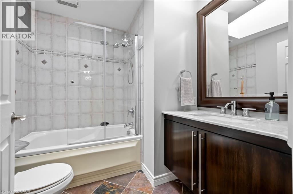 1 Brown Avenue, Cambridge, ON - Indoor Photo Showing Bathroom