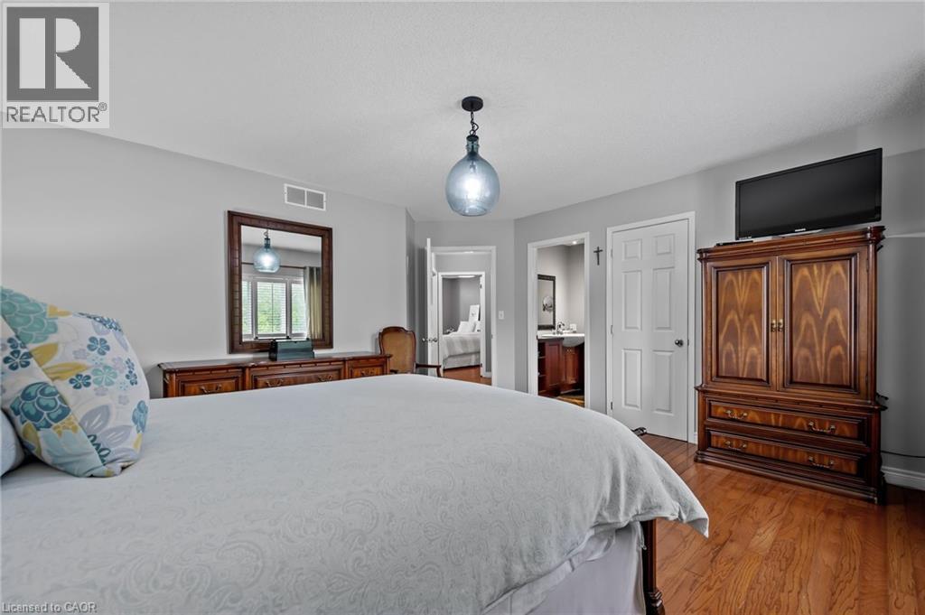 1 Brown Avenue, Cambridge, ON - Indoor Photo Showing Bedroom