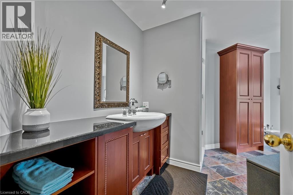 1 Brown Avenue, Cambridge, ON - Indoor Photo Showing Bathroom