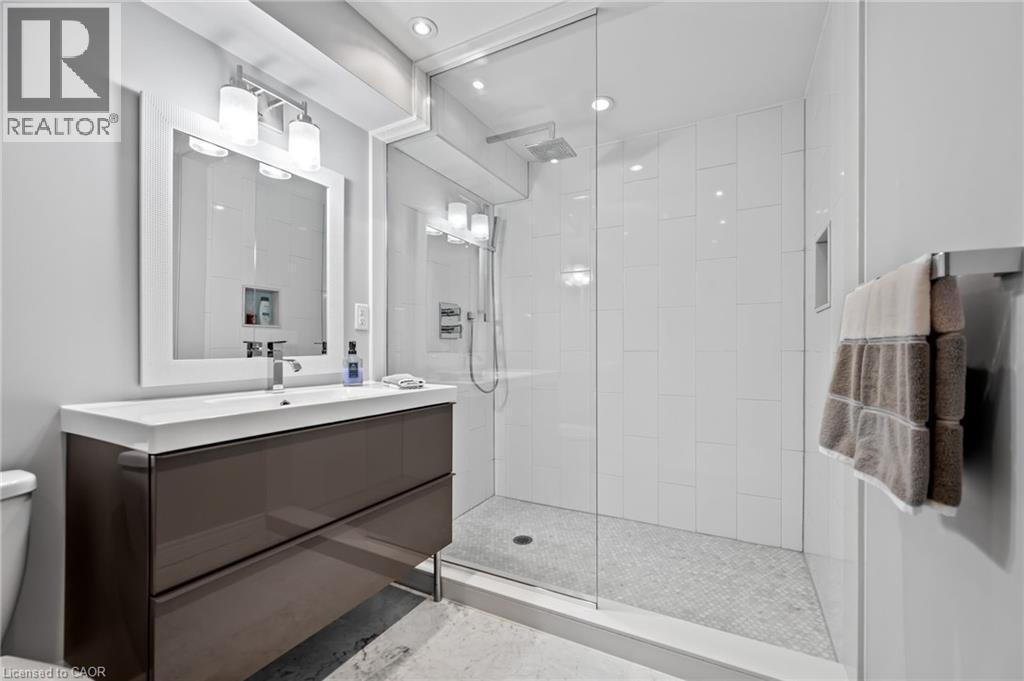 1 Brown Avenue, Cambridge, ON - Indoor Photo Showing Bathroom