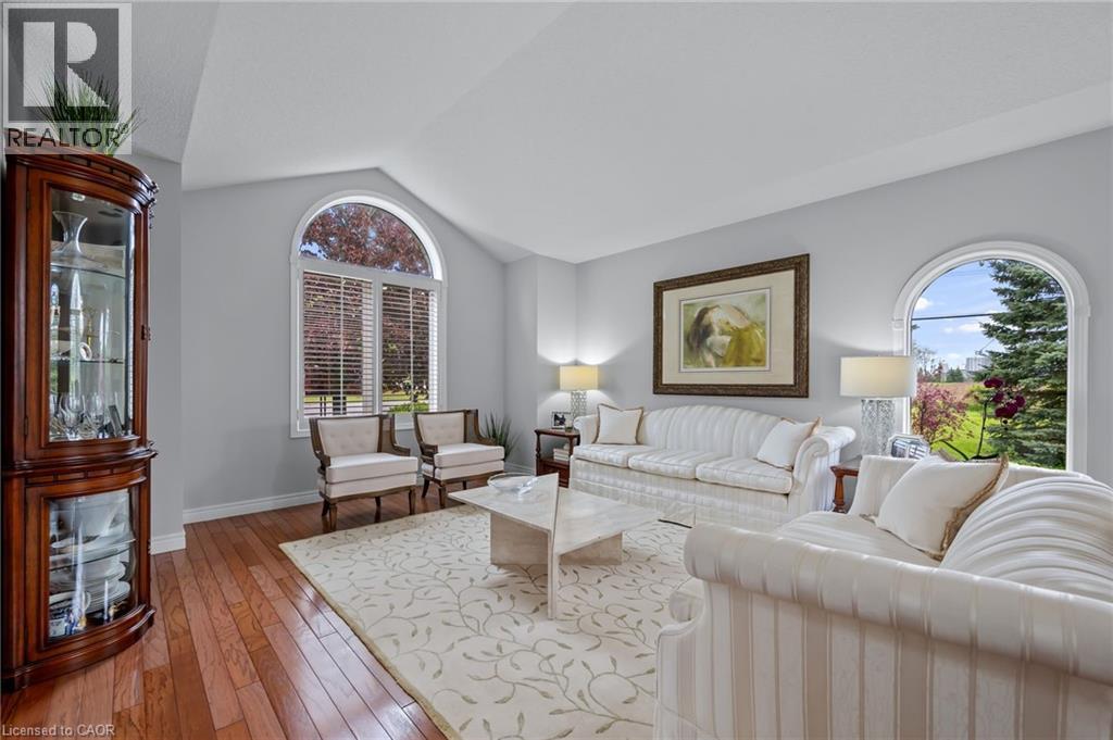 1 Brown Avenue, Cambridge, ON - Indoor Photo Showing Living Room