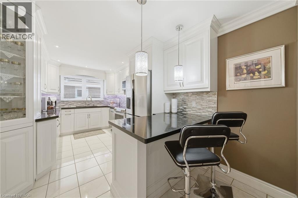 1149 Dowland Crescent, Burlington, ON - Indoor Photo Showing Kitchen With Upgraded Kitchen