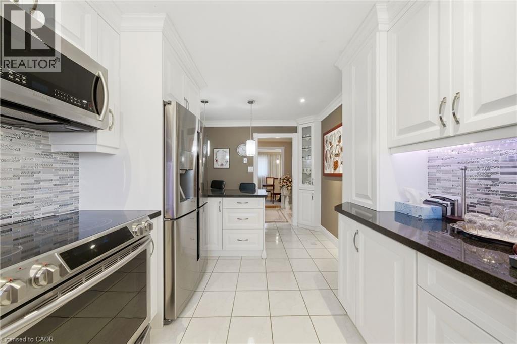 1149 Dowland Crescent, Burlington, ON - Indoor Photo Showing Kitchen With Upgraded Kitchen