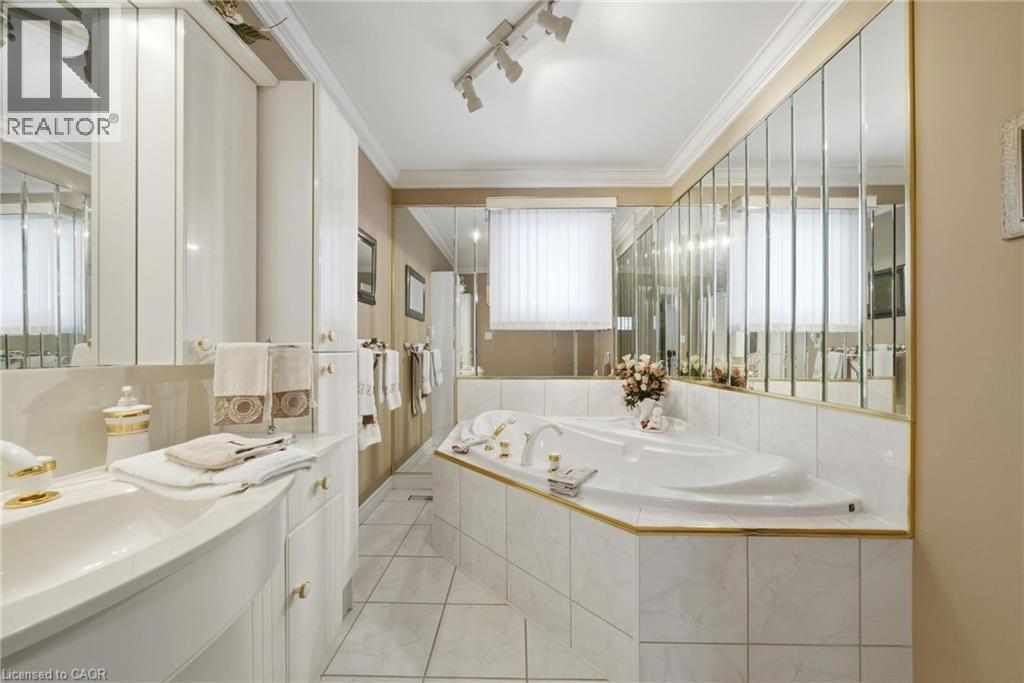 1149 Dowland Crescent, Burlington, ON - Indoor Photo Showing Bathroom