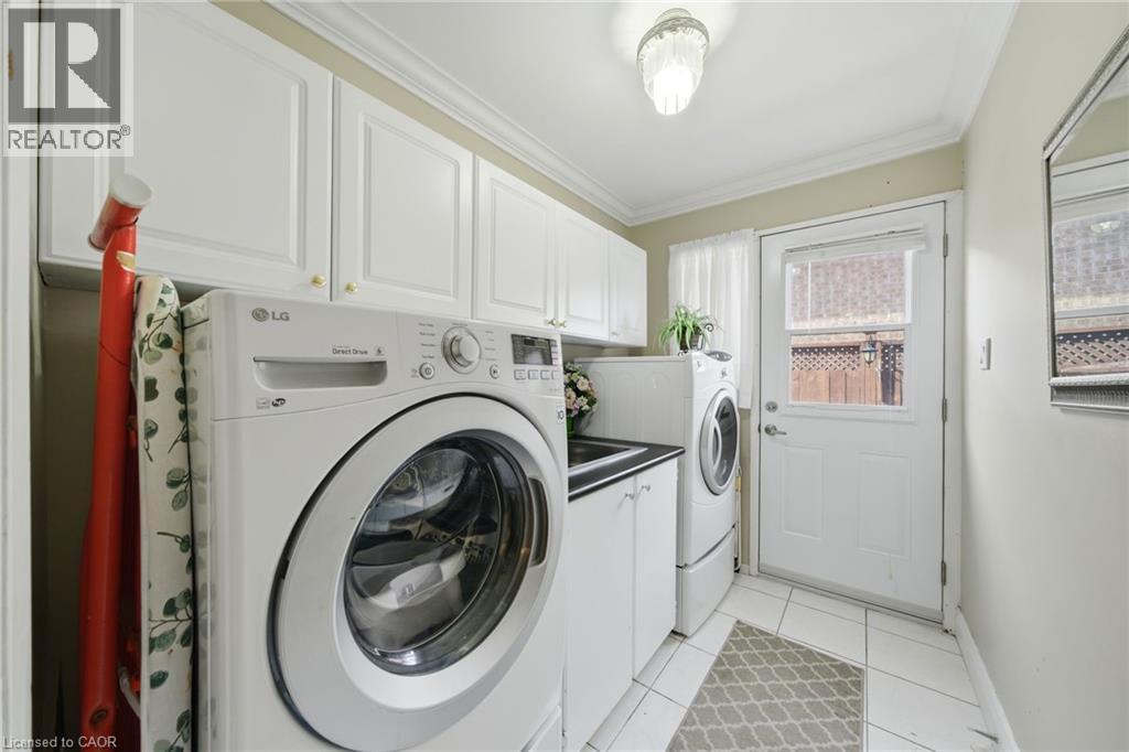 1149 Dowland Crescent, Burlington, ON - Indoor Photo Showing Laundry Room
