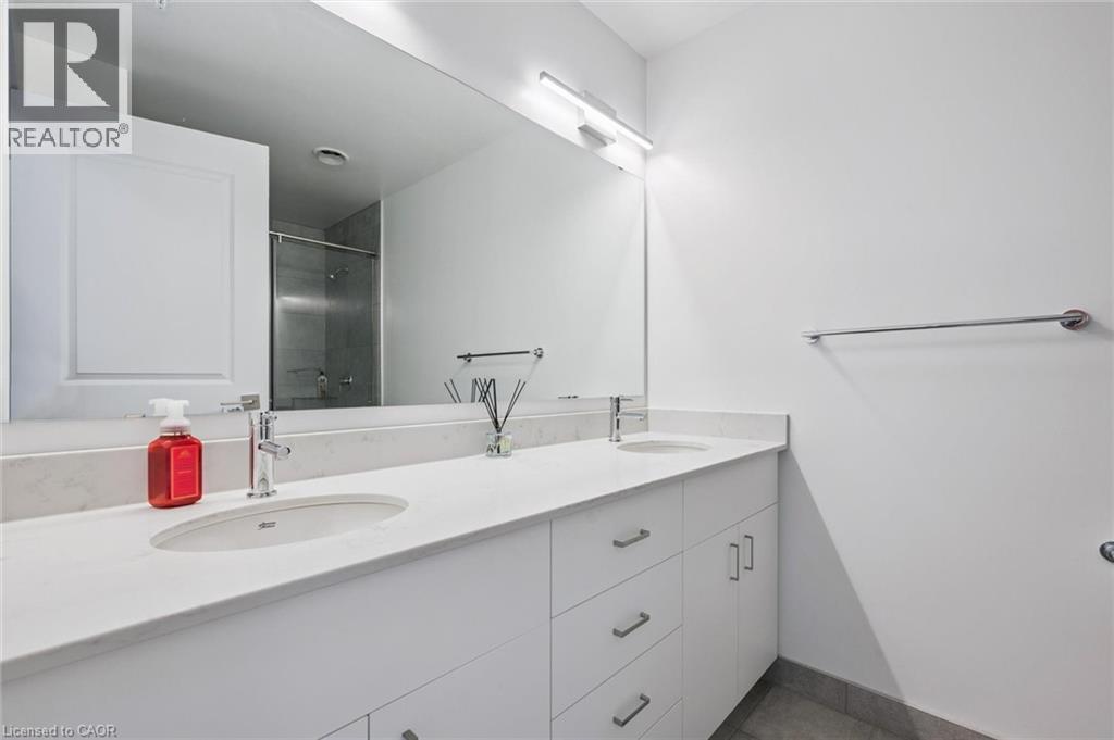 15 Glebe Street Unit# 902, Cambridge, ON - Indoor Photo Showing Bathroom