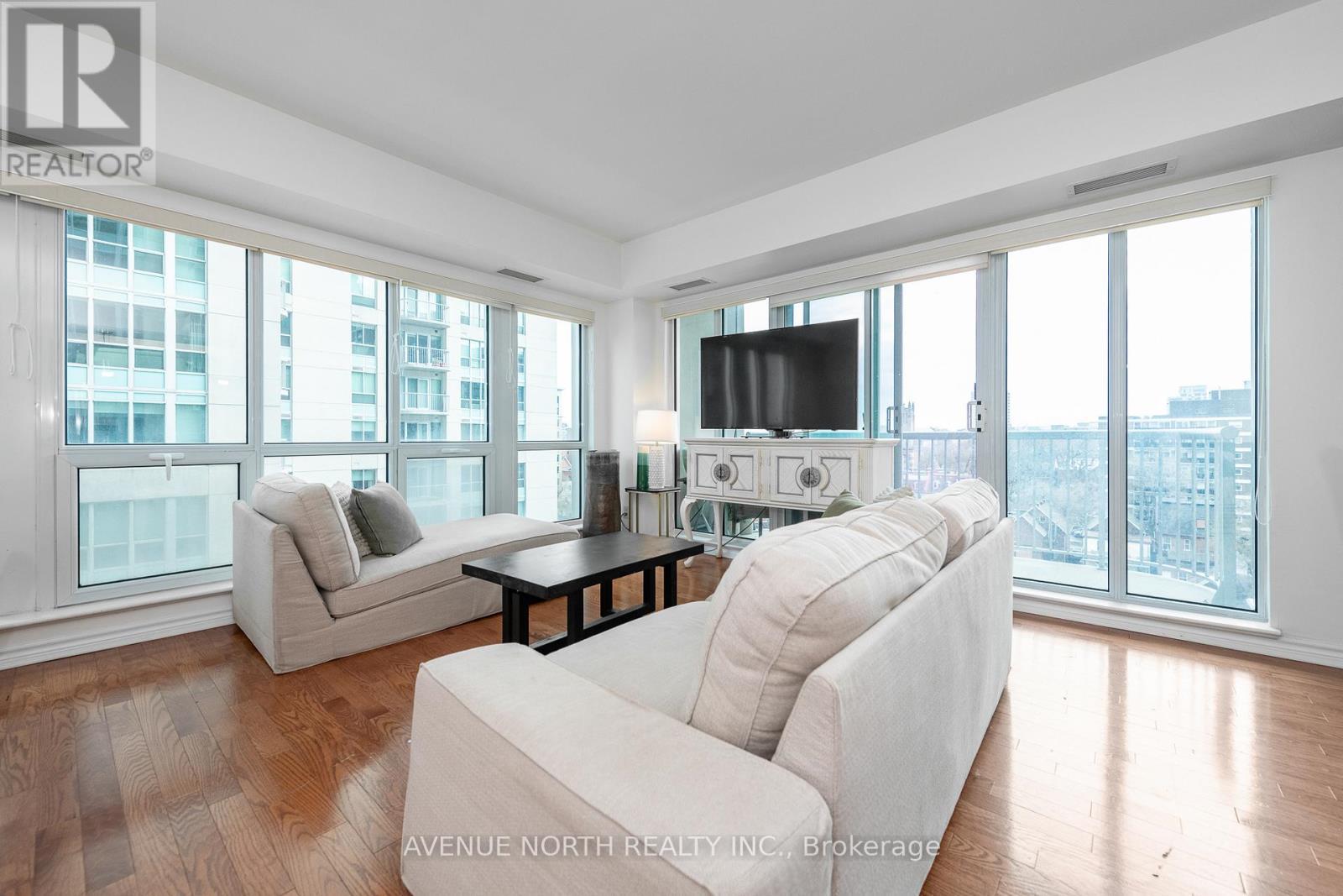 912 - 200 Rideau Street, Ottawa, ON - Indoor Photo Showing Living Room