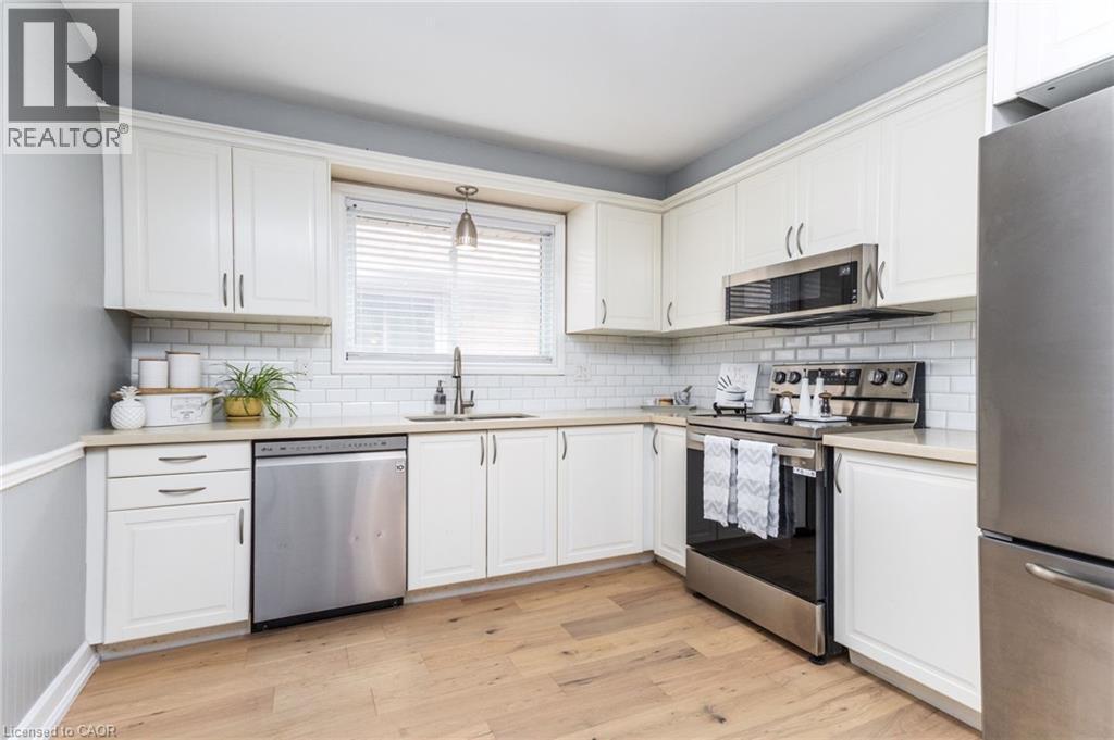 63 Lionsgate Avenue, Hamilton, ON - Indoor Photo Showing Kitchen With Stainless Steel Kitchen With Upgraded Kitchen