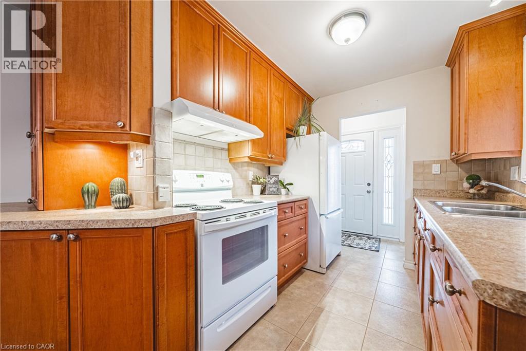 21 Lynwood Road, Hamilton, ON - Indoor Photo Showing Kitchen With Double Sink