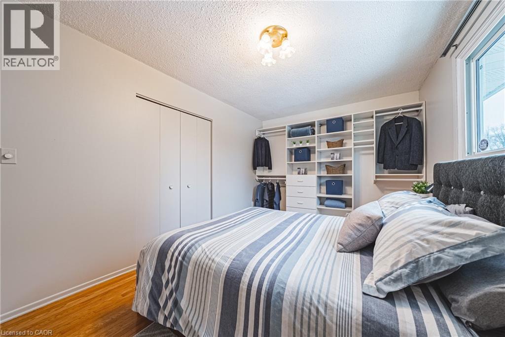21 Lynwood Road, Hamilton, ON - Indoor Photo Showing Bedroom