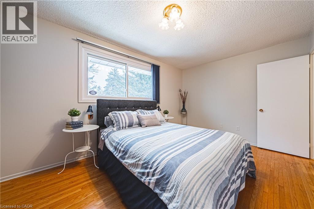 21 Lynwood Road, Hamilton, ON - Indoor Photo Showing Bedroom