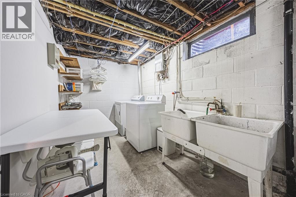 21 Lynwood Road, Hamilton, ON - Indoor Photo Showing Laundry Room