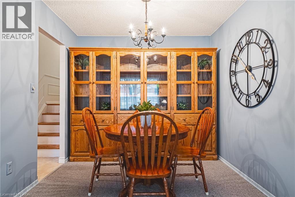 21 Lynwood Road, Hamilton, ON - Indoor Photo Showing Dining Room