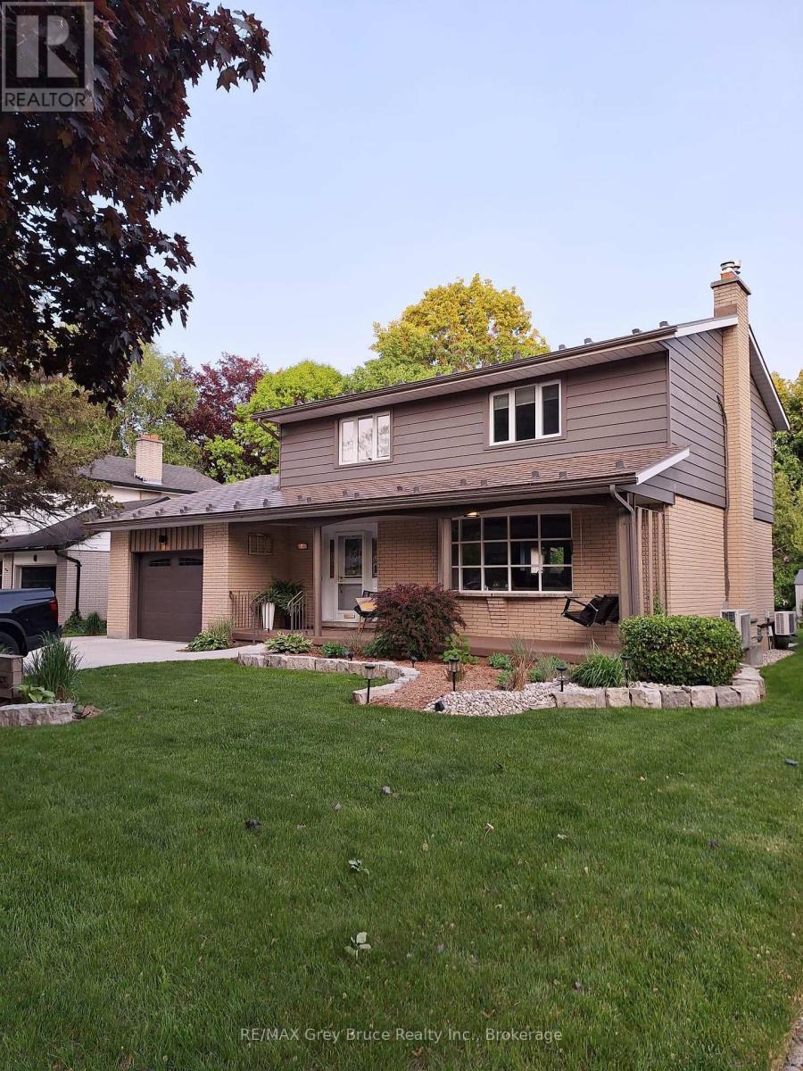 Summer Outside - Front - 74 Inwood Crescent, Kitchener, ON - Outdoor