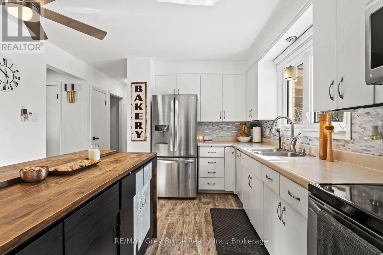 Kitchen - 74 Inwood Crescent, Kitchener, ON - Indoor Photo Showing Kitchen With Stainless Steel Kitchen With Double Sink