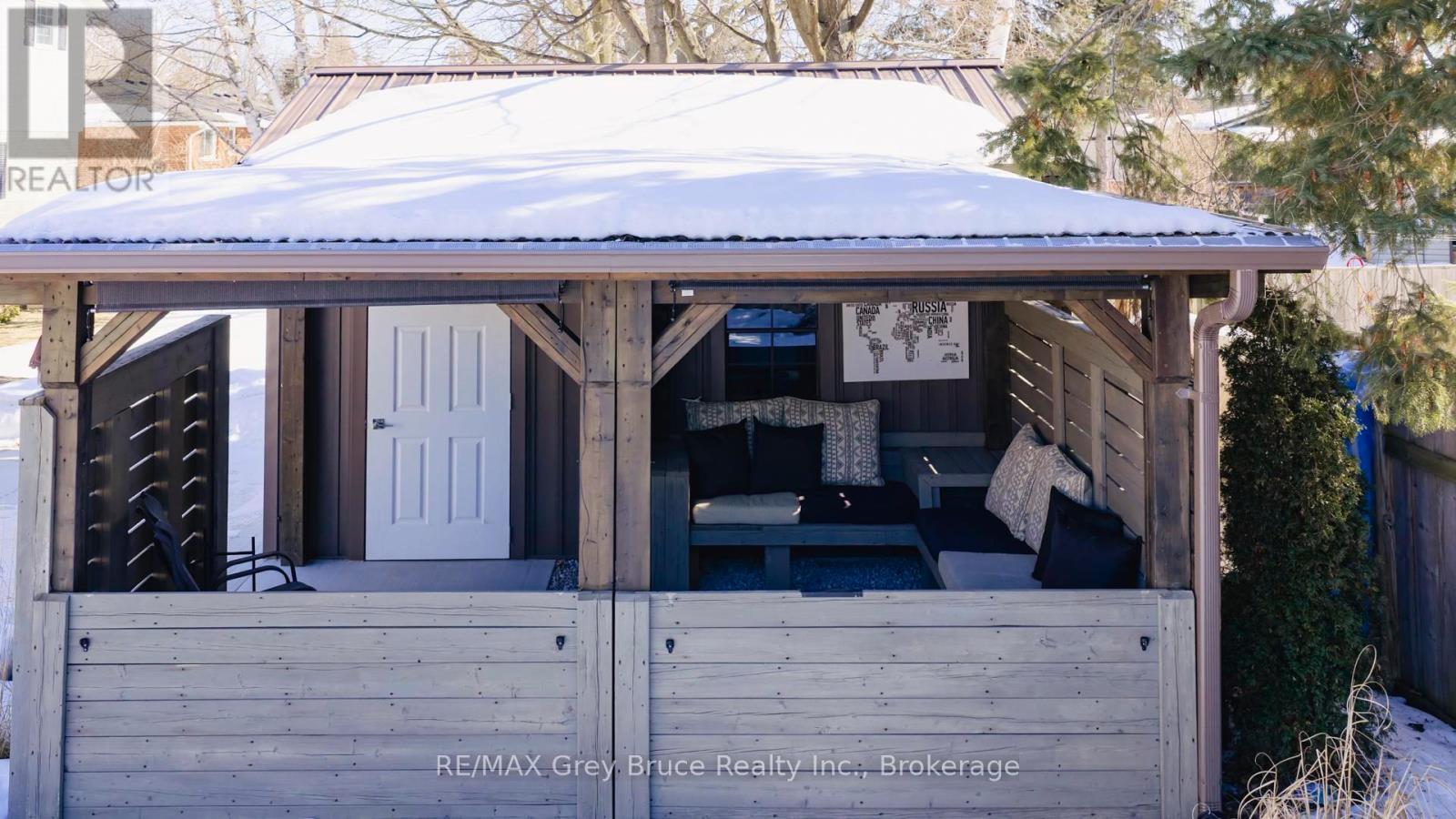 Outside Entertaining Area - 74 Inwood Crescent, Kitchener, ON - Outdoor