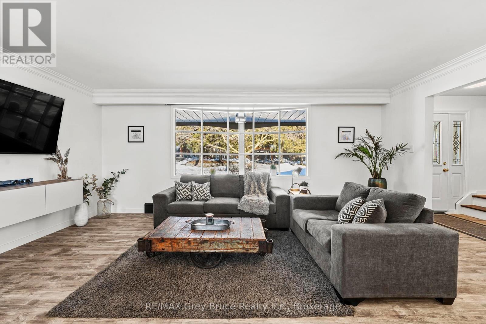 Living Room - 74 Inwood Crescent, Kitchener, ON - Indoor Photo Showing Living Room