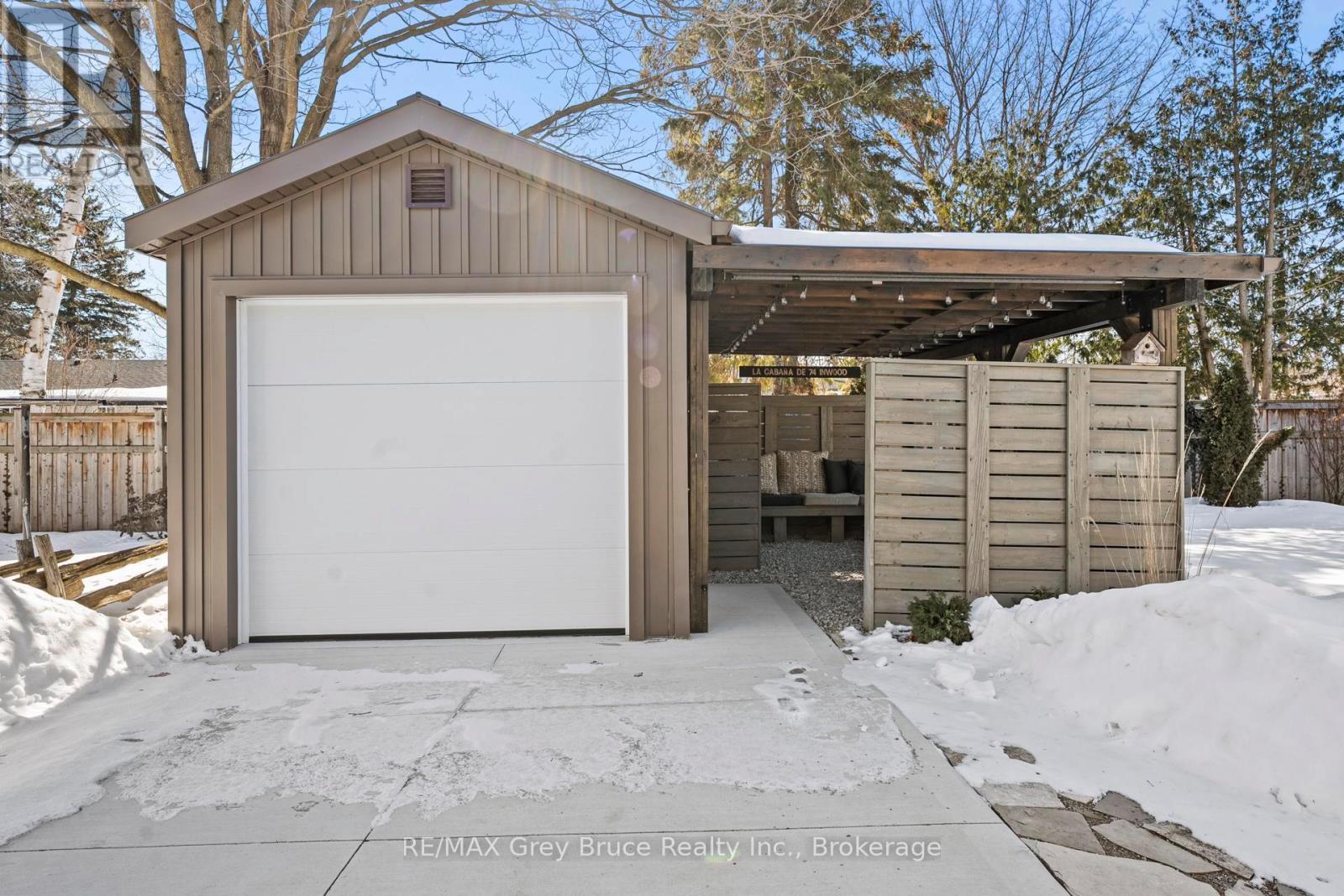 Outside Entertaining Area - 74 Inwood Crescent, Kitchener, ON - Indoor
