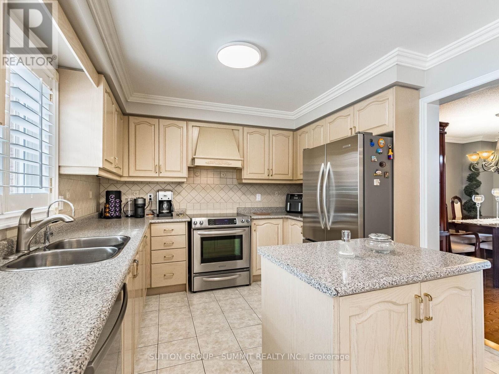 5437 Middleport Crescent, Mississauga, ON - Indoor Photo Showing Kitchen With Double Sink