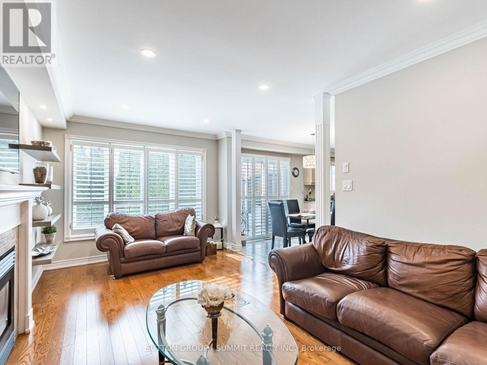 5437 Middleport Crescent, Mississauga, ON - Indoor Photo Showing Living Room