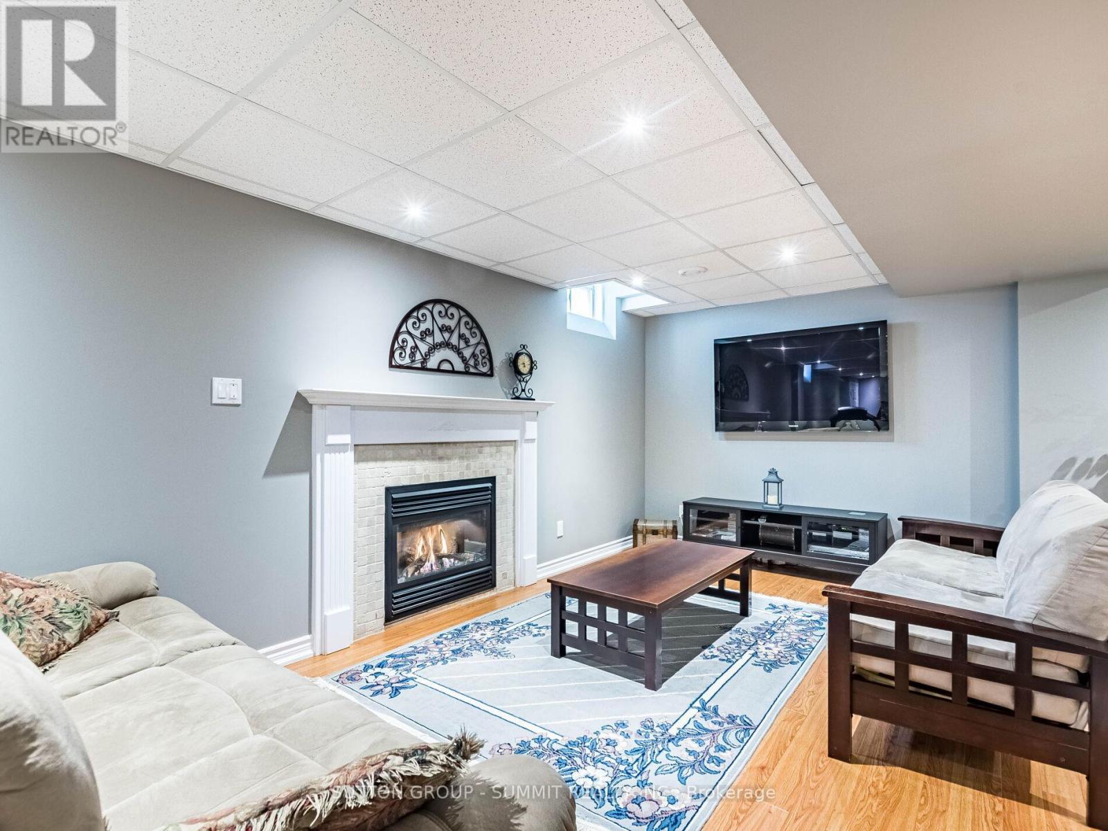 5437 Middleport Crescent, Mississauga, ON - Indoor With Fireplace
