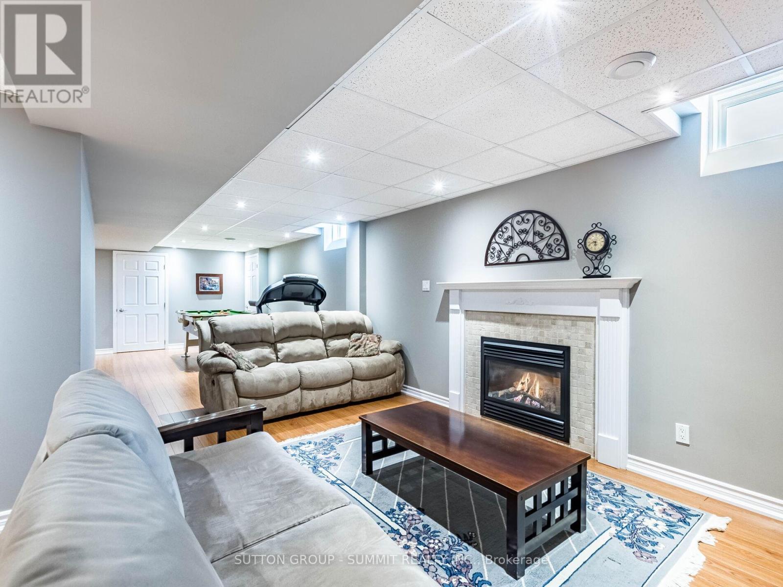5437 Middleport Crescent, Mississauga, ON - Indoor With Fireplace