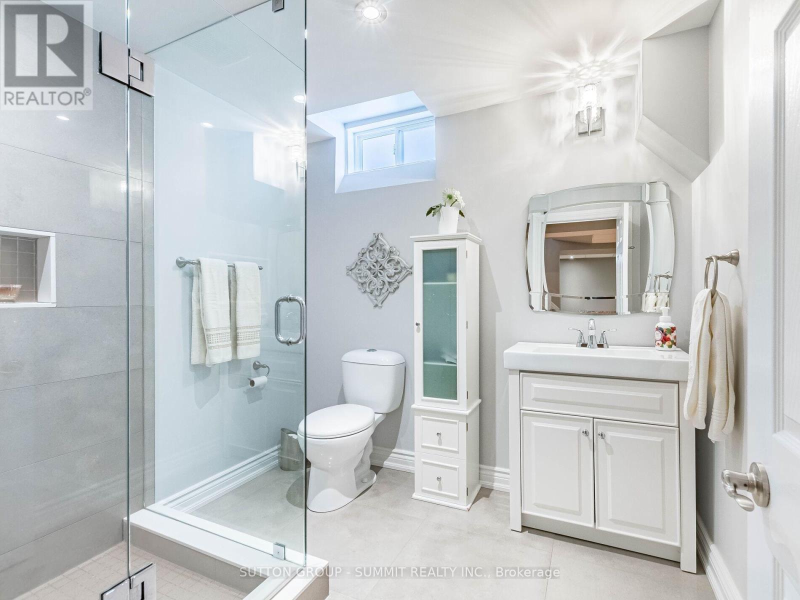 5437 Middleport Crescent, Mississauga, ON - Indoor Photo Showing Bathroom