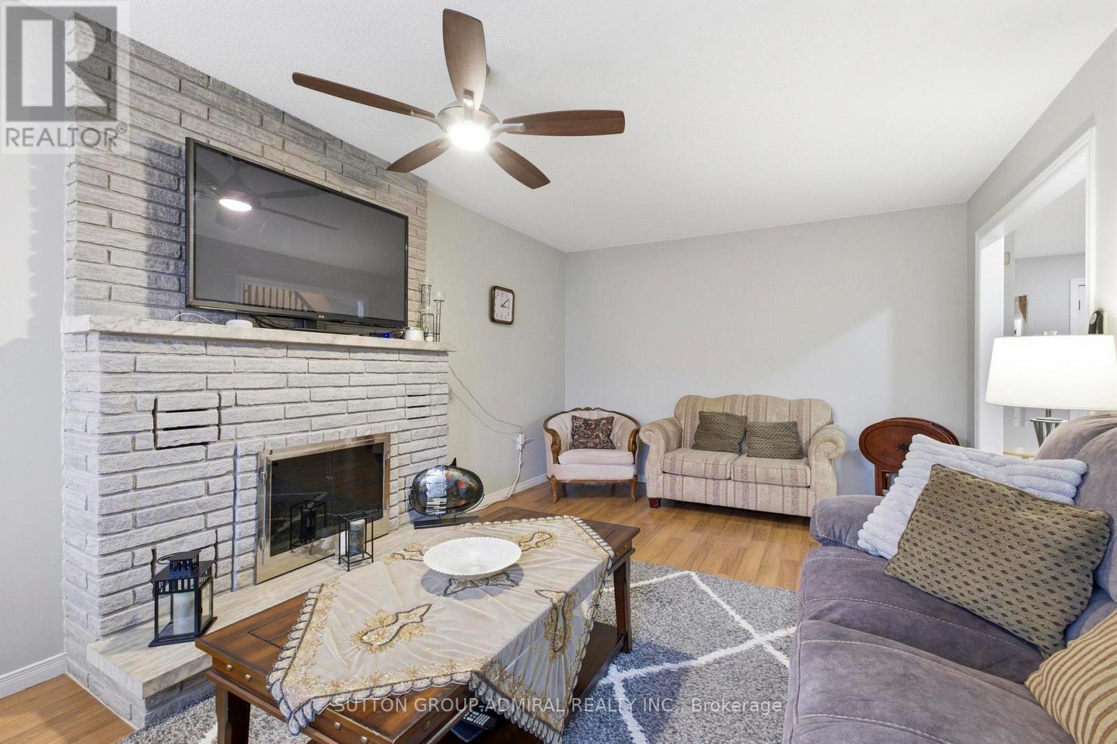 47 Sandy Drive, Hamilton, ON - Indoor Photo Showing Living Room With Fireplace